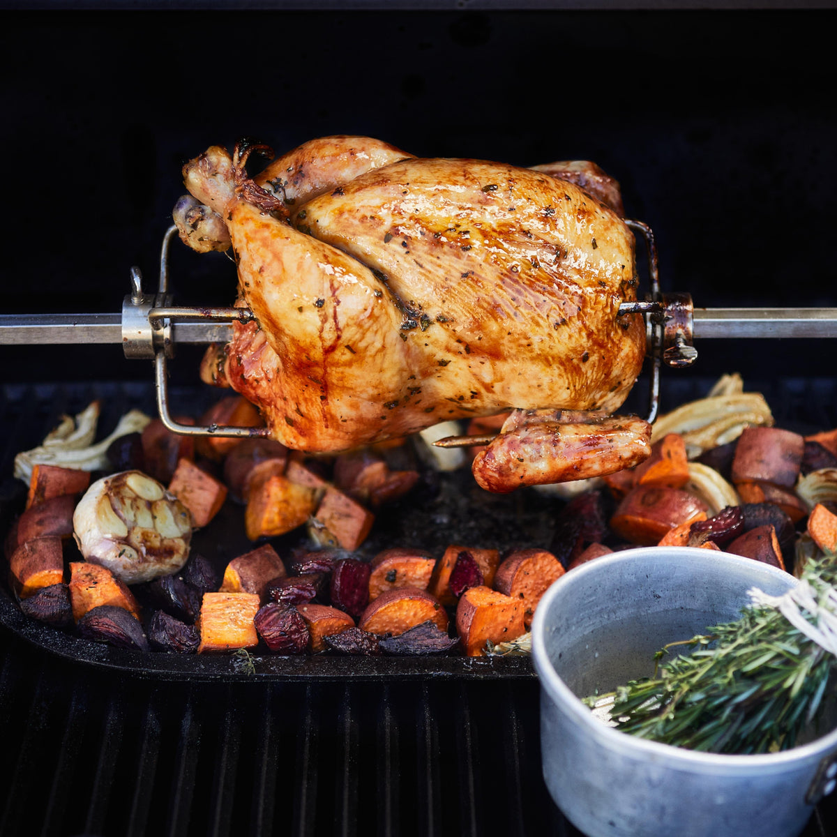 Masterbuilt 800 GravityFed BBQ with Pitmaster Pack